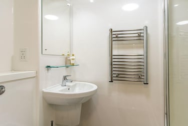1 bed studio, Newcastle Road, Western Hill, Durham, DH14FA - Image 2